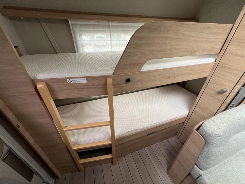 Knaus Sudwind 60 Years 550 FSK Mover, Nieuwe voortent  foto: 5
