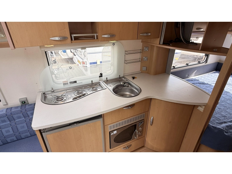 Knaus Sudwind 500 FU frans bed rondzit toilet  foto: 4