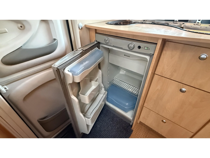 Caravelair Ambiance Style 372 keuken zitgroep toilet  foto: 4
