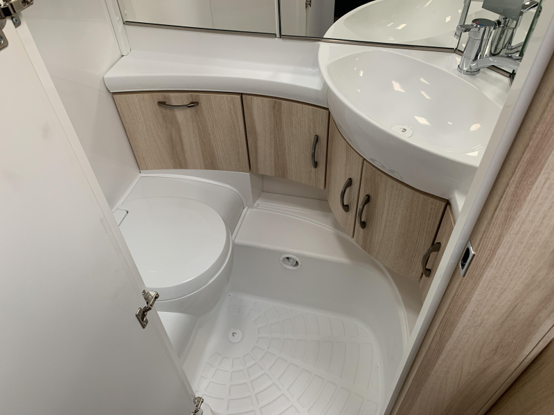 Hobby De Luxe 490 KMF Model 2026 