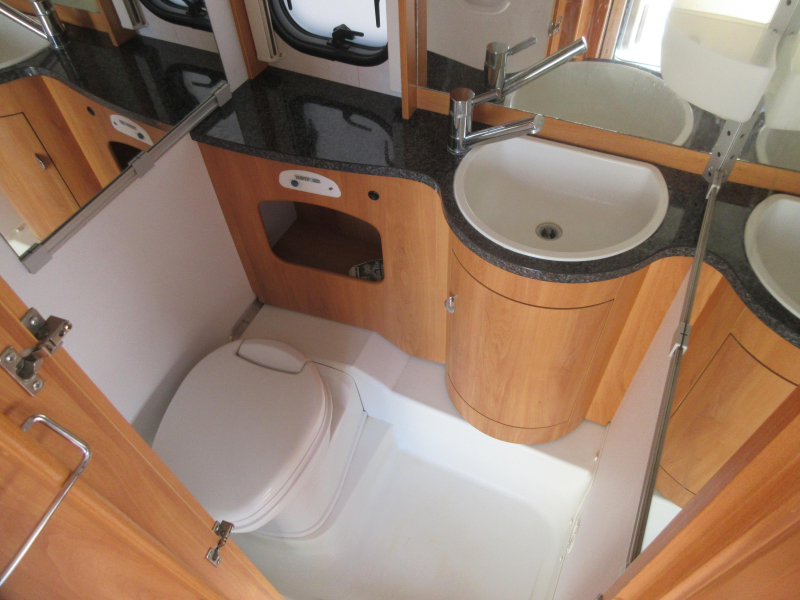 Eriba Nova GL 390 COMPACT MET EINDKEUKEN  foto: 14