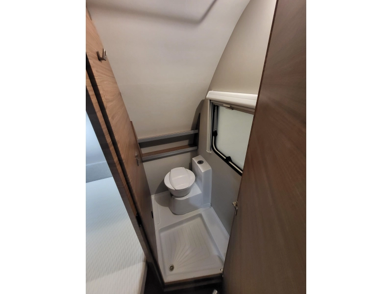 Knaus Sport 450 FU nieuwstaat  foto: 11