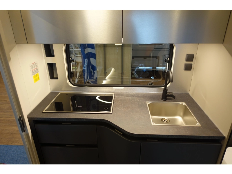 Adria Action Sport 391 LH 'Off-road' en compleet  foto: 7