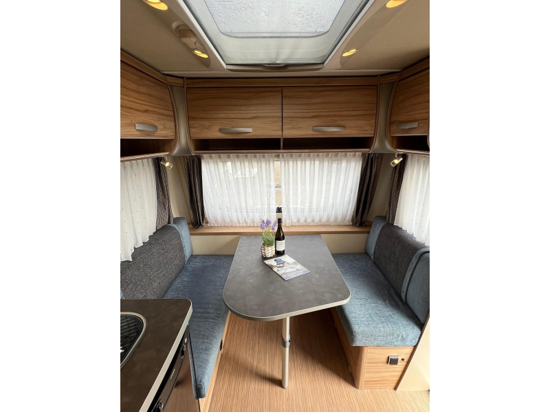 Eriba Nova Light 465 fransbed mover, luifel  foto: 12