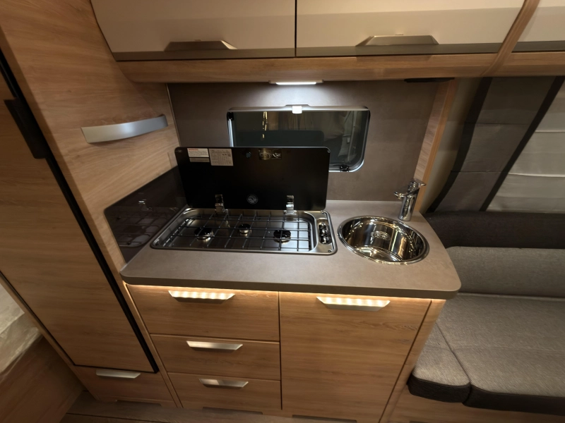 Knaus Sudwind Black Selection 500 FU 1800KG+vloer+Fransbed  foto: 8
