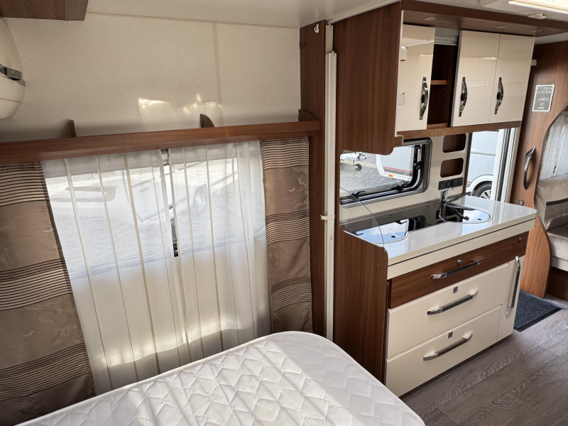 Hobby Excellent 540 UFF -rondzit-queensbed  foto: 18