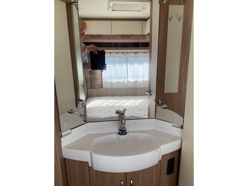 Hobby De Luxe 460 UFE omnistor  foto: 8