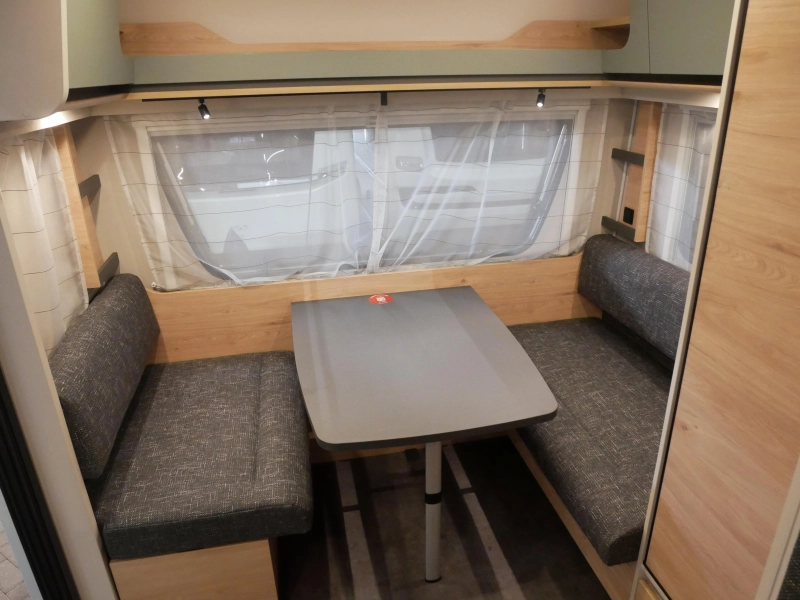 Dethleffs Camper 460 EL GRATIS MOVER en AIRCO  foto: 4