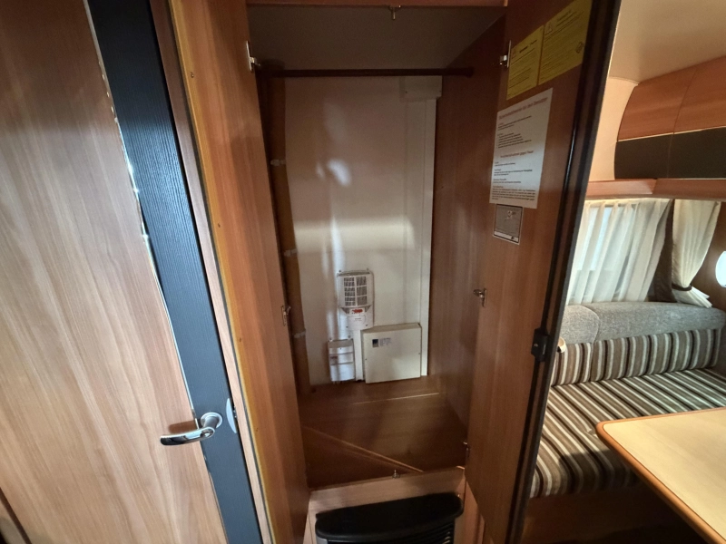 Hobby De Luxe 350 TB voortent / fietsendrager  foto: 12
