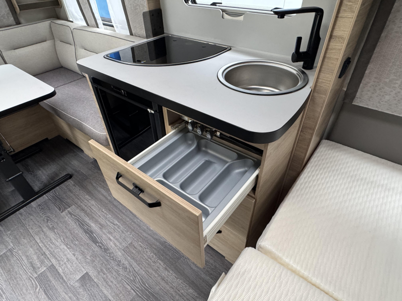 Weinsberg CaraOne Edition HOT 450 FU incl Mover en deel tent  foto: 7