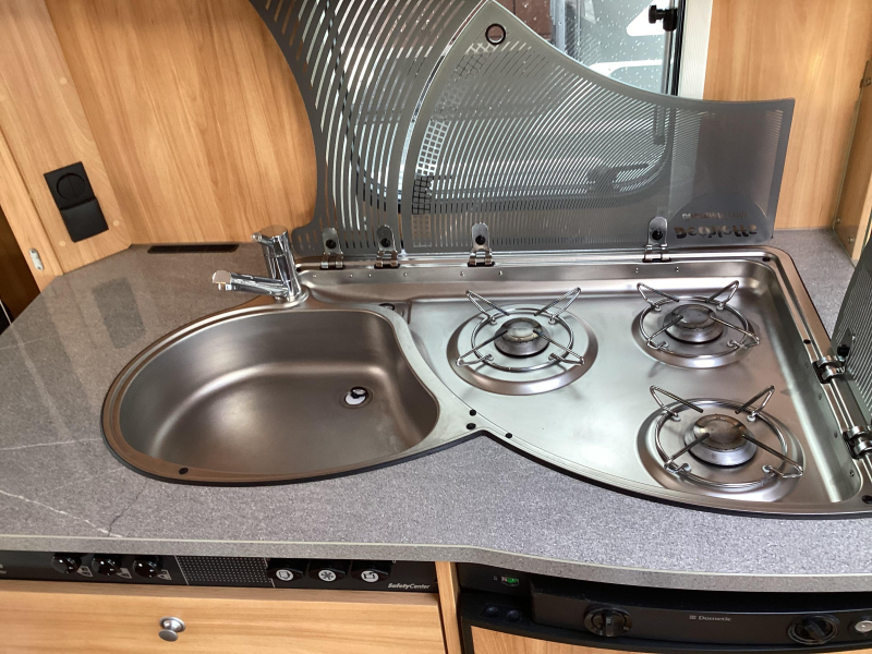 Dethleffs Camper 450 DB voortent  foto: 13