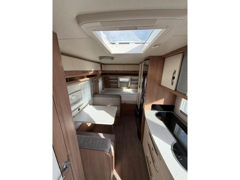 Hobby De Luxe 490 KMF stapelbed zeer compleet  foto: 11