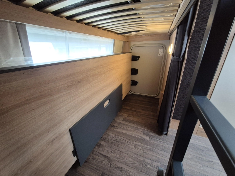 Knaus Sport Platinum 500 QDK Stapelbed en garagedeur  foto: 20