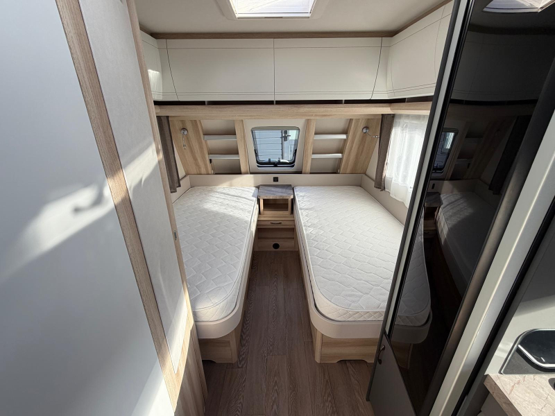 Hobby De Luxe 495 UL Met Thule luifel  foto: 7