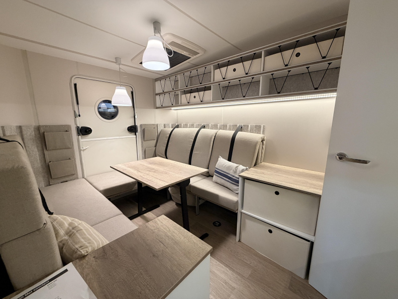 Hobby Beachy 360 BJ23 Met voortent  foto: 4