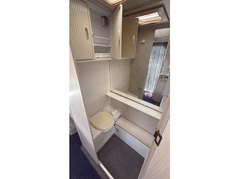 LMC Luxus 390 P zit bed toilet 