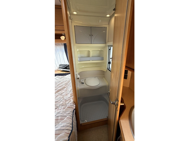 Fendt Saphir 470 TFB frans bed rondzit toilet  foto: 15