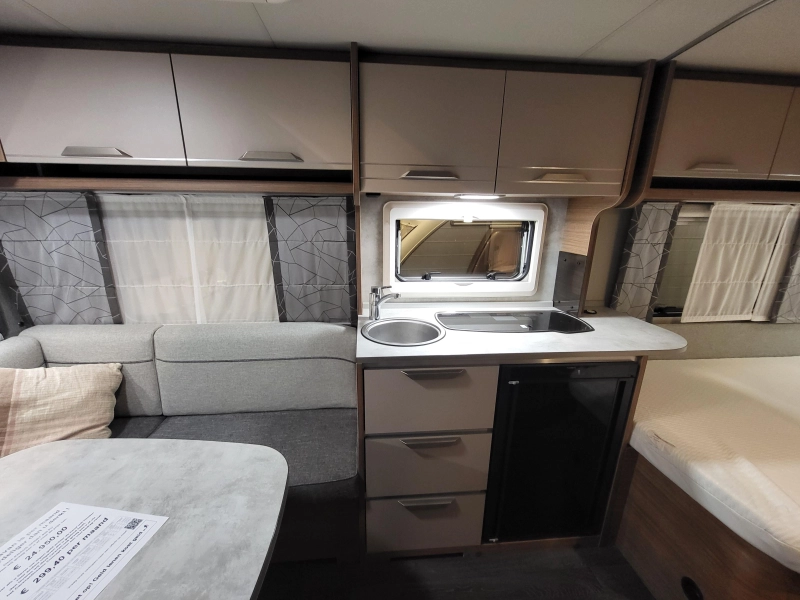 Knaus Sport 450 FU nieuwstaat  foto: 7