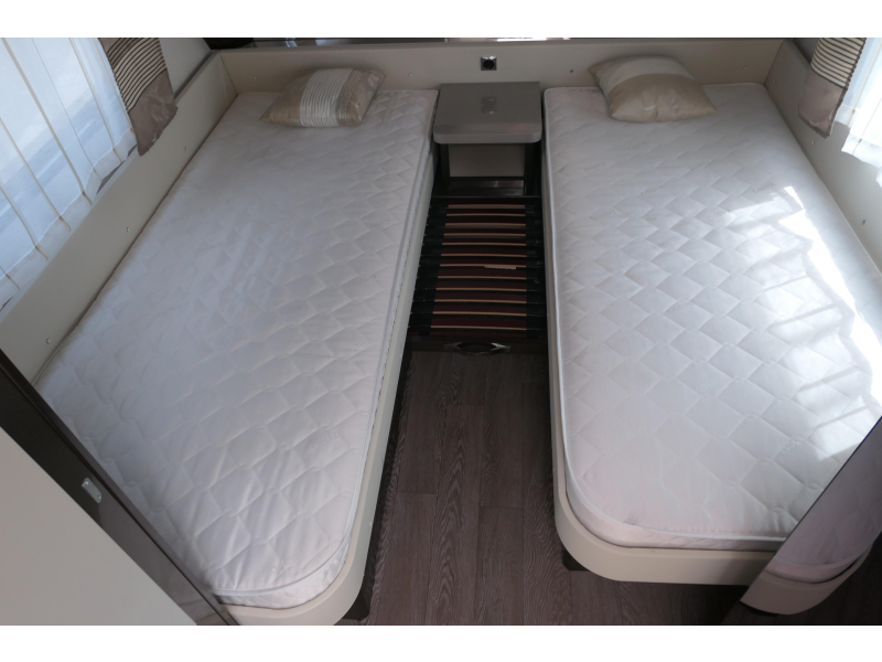 Hobby Premium 495 UL enk. bed, luifel en airco  foto: 6