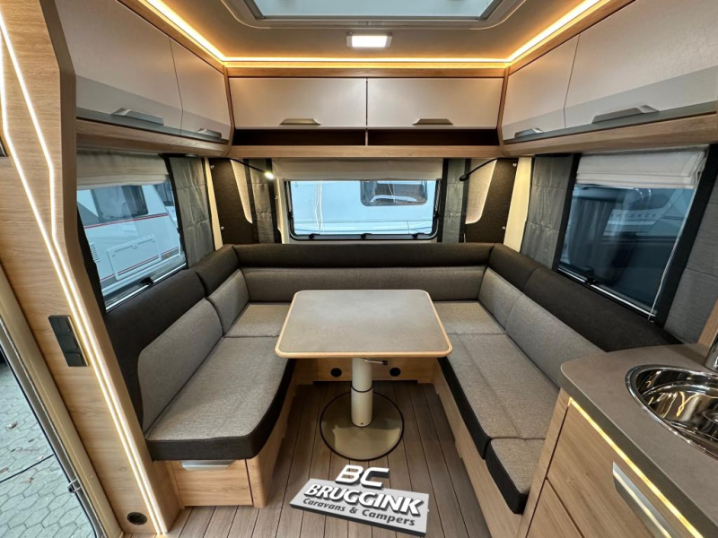 Knaus Sudwind Black Selection 450 FU FRANS BED 1700 KG 