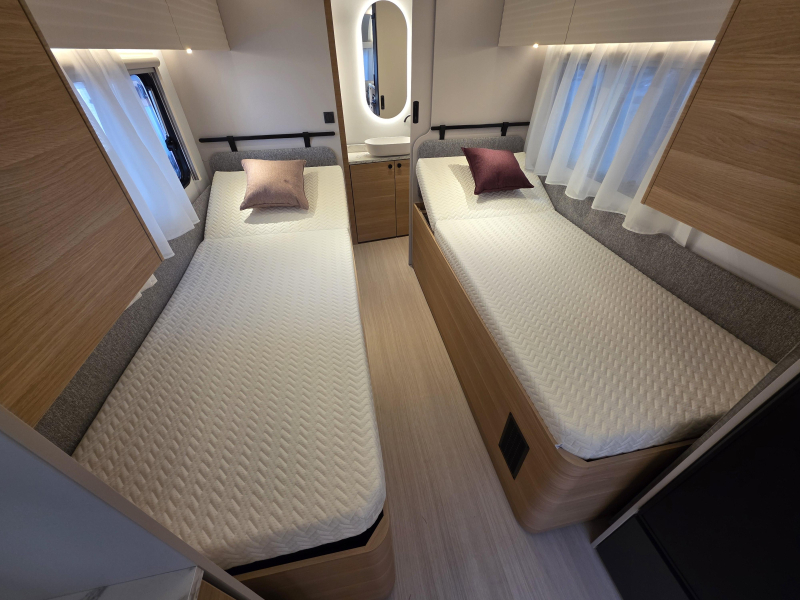 Adria Adora 572 UT Alde verwarming  foto: 12