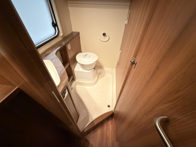 Knaus Sudwind Exclusive 580 UF mover+voortent+bankairco  foto: 12