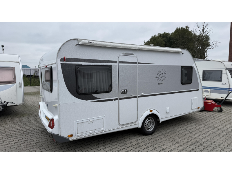 Knaus Sport 450 FU frans bed rondzit toilet  foto: 12