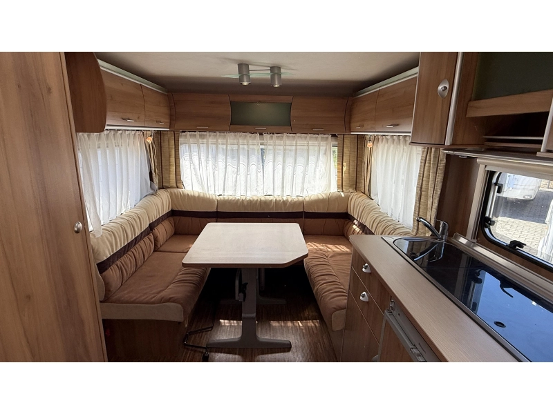 Bürstner Averso 460 TS frans bed rondzit toilet 