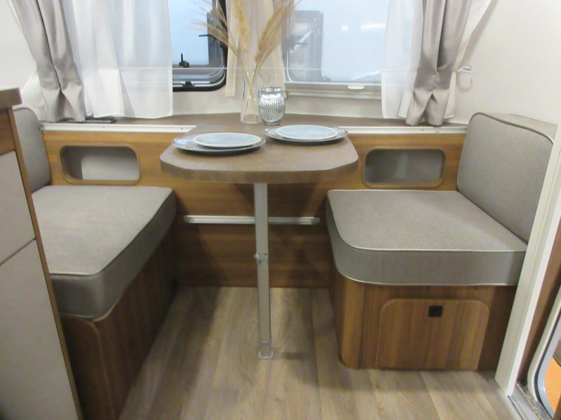 Eriba Touring 310 Smal, licht, toch ruim !  foto: 9