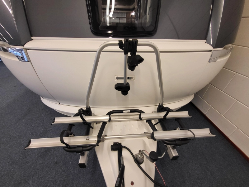 Hobby Prestige 620 CL mover, voortent, fietsenr  foto: 3