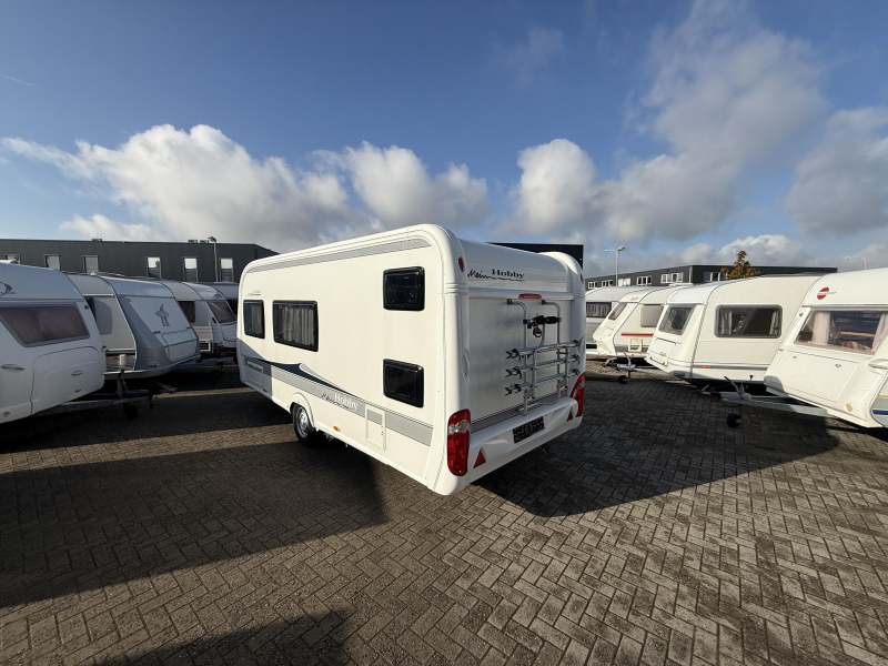 Hobby Excellent 490 KMF Unico voortent en luifel  foto: 16