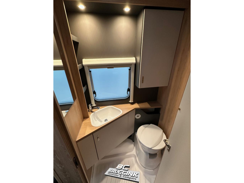 Knaus Sport 420 QD Dwars Bed 210 CM LANG!  foto: 5