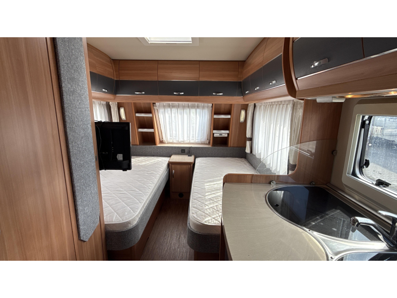 Hobby De Luxe 495 UL enkele bedden rondzit  foto: 10