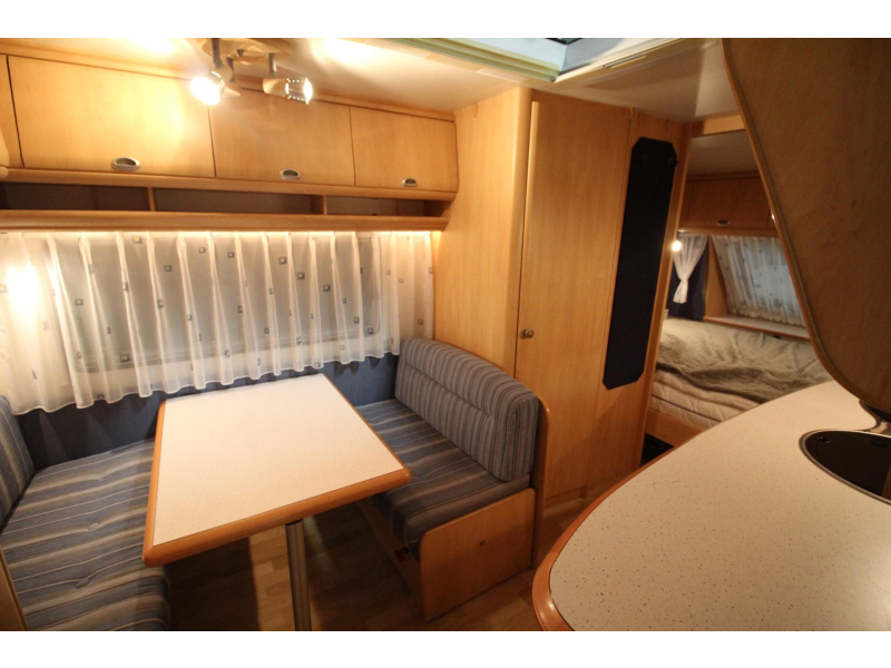 Hobby De luxe Easy 450 UB Mover, Voortent + luifel,  foto: 6