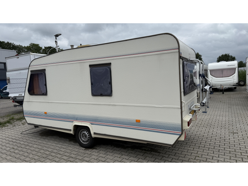 Adria Optima 425 TK vast bed zit toiletruimte  foto: 13