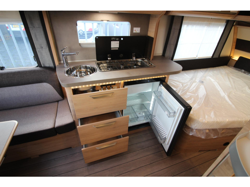 Knaus Sudwind Black Selection 450 FU Frans bed & rondzit!  foto: 14