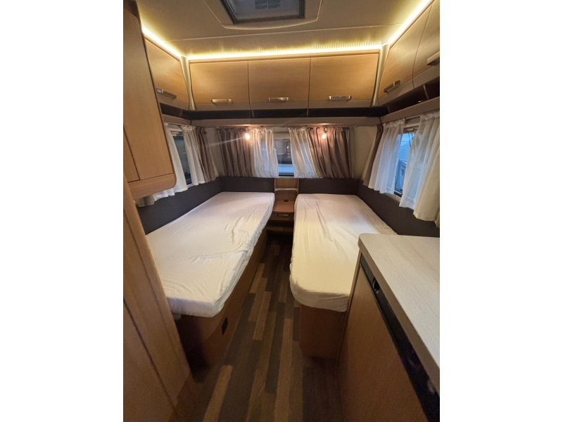 Knaus Sport 460 UE mover, voortent, luifel  foto: 2