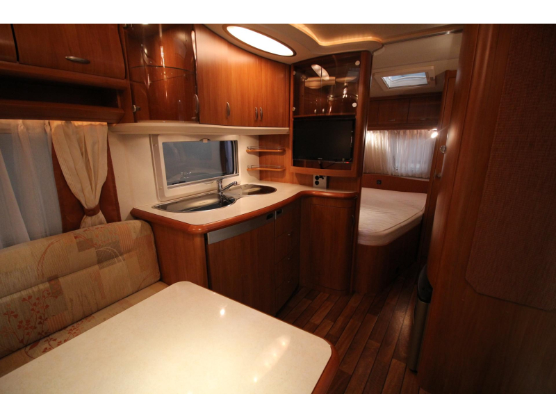 Hobby Excellent 460 UFE Mover Voortent Fietsenrek  foto: 12