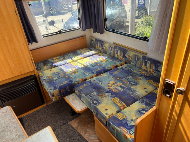LMC 450 | Fietsenrek | Half Automatische Mover | Dinette | Voortent | Kachel foto: 9