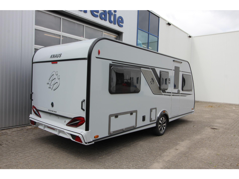 Knaus Sudwind Black Selection 540 UE Panoramaraam + Enkelbed  foto: 1