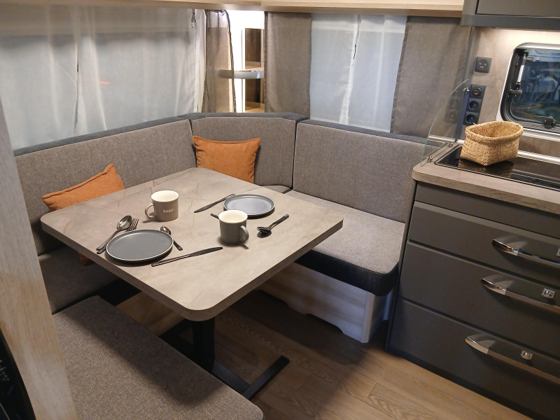 Hobby De Luxe 460 UFE 