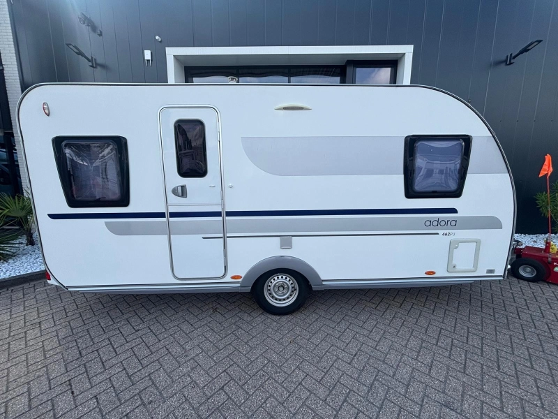 Adria Adora 462 PU voortent, fietsenrek.  foto: 18