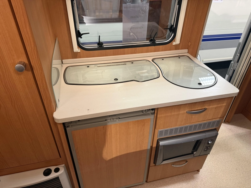 Knaus Sport 500 FDK STAPELBED VASTBED ZITJE  foto: 9