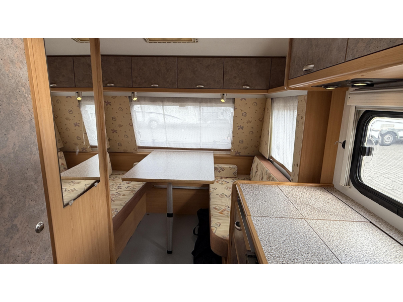 Bürstner Avanti 460 rondzit zit toilet  foto: 10