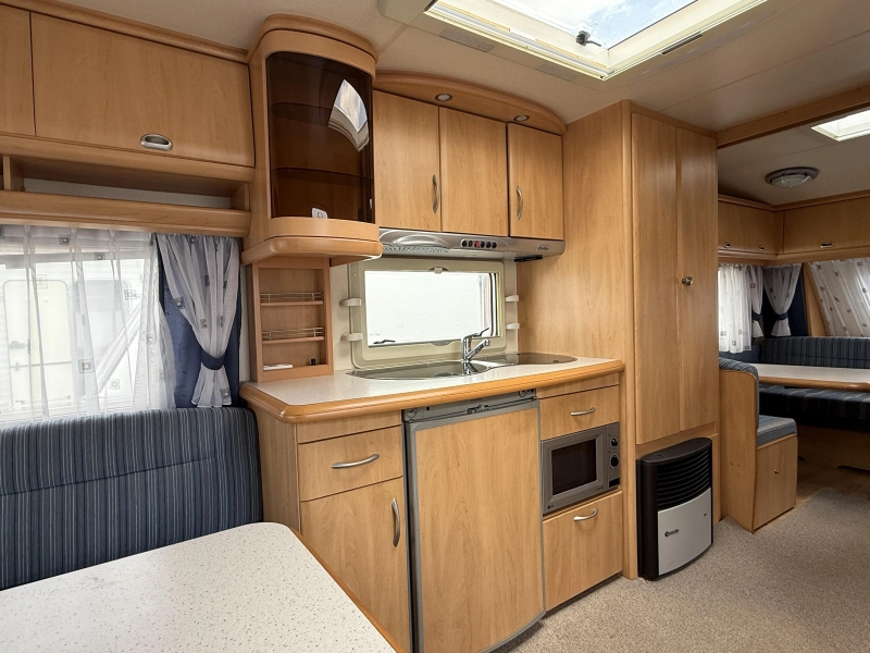 Hobby De luxe Easy 540 UK kinderkamer rondzit  foto: 3