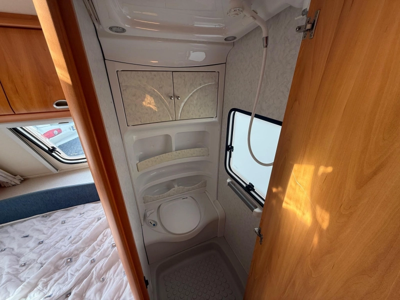 Hobby De luxe Easy 500 KMFE 6 pers, Luifel met wanden 