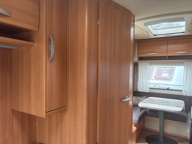 Eriba Nova Light 470 Mover/Thule luifel  foto: 10