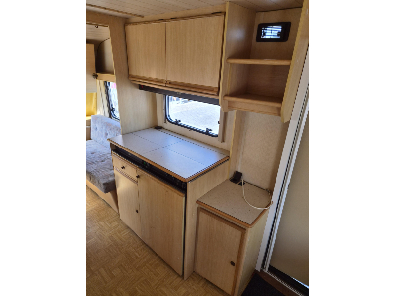 LMC Luxus 490 P Voortent - Klap bovenbed  foto: 6