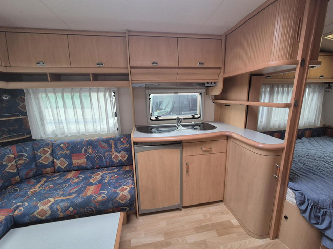 Hobby 460 UFE Mover, Voortent + Nw. Etui luifel foto: 9