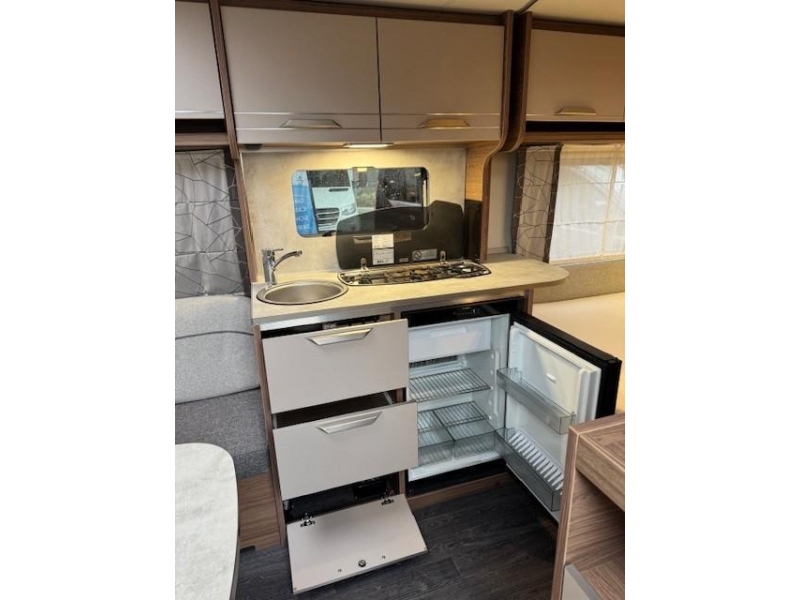Knaus Sport 450 FU fransbed zakluifel  foto: 12